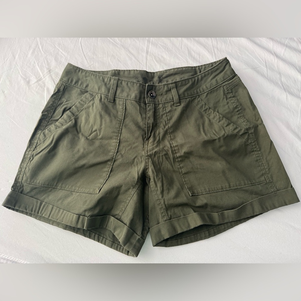Mountain Hardwear Green Cargo Shorts